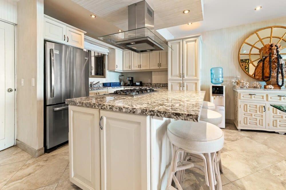 Ocean View 2br Condo-balcony-beach-pool Apartment