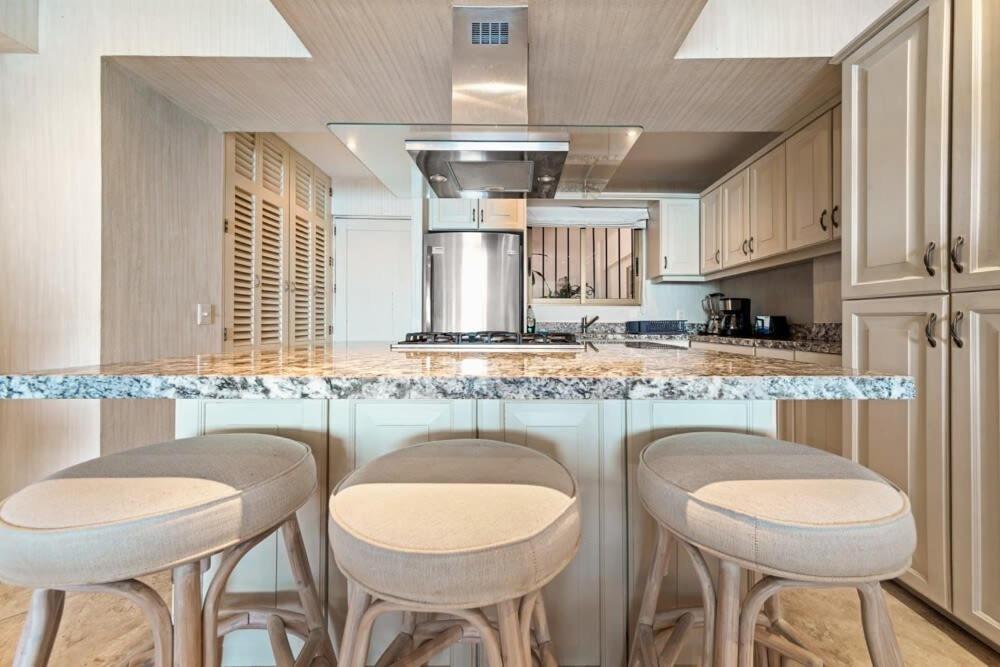 Ocean View 2br Condo-balcony-beach-pool Apartment