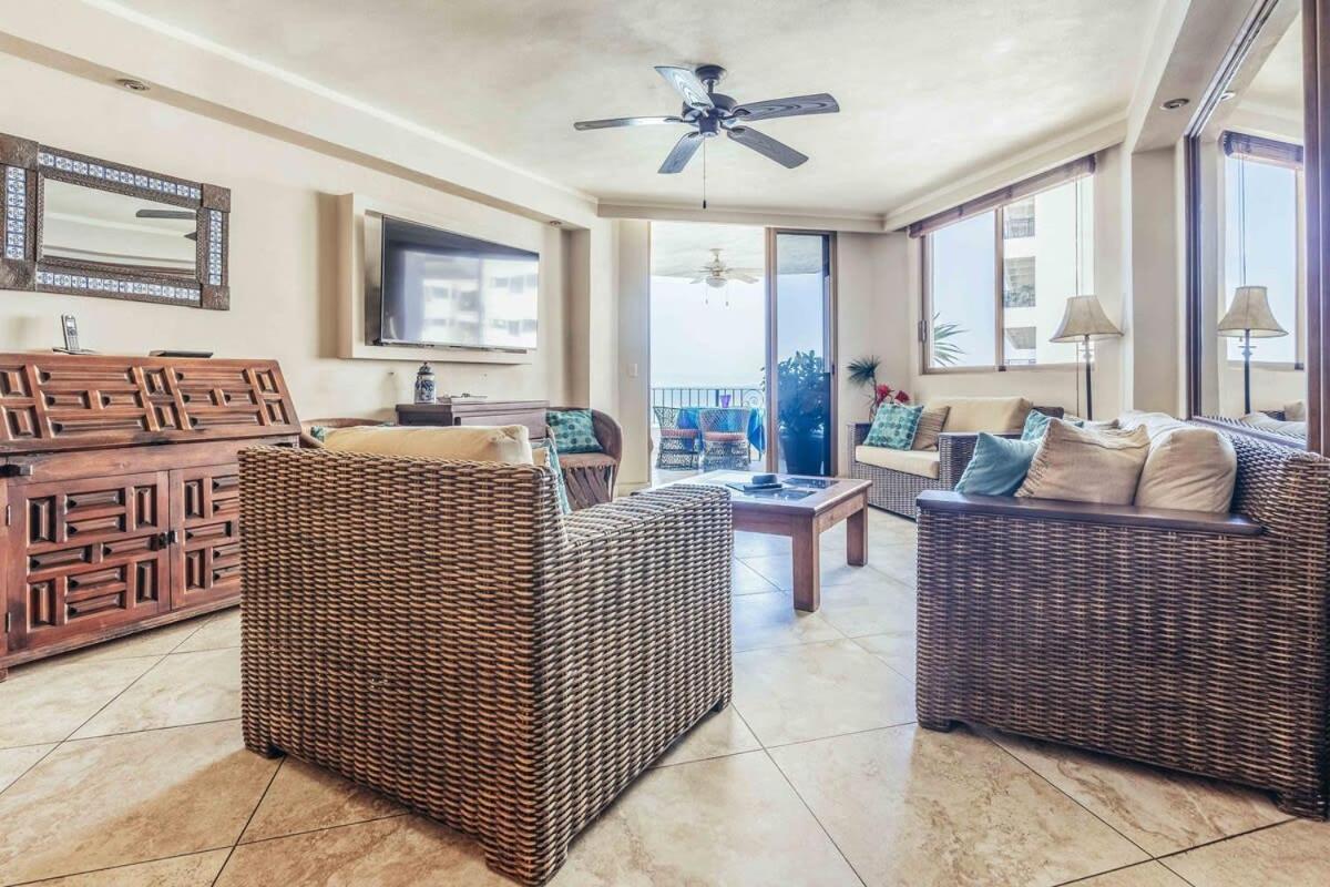 Ocean View 2br Condo-balcony-beach-pool Apartment