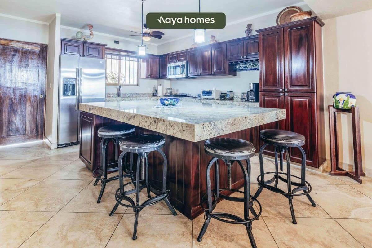 Ocean View 2br Condo-balcony-beach-pool *
