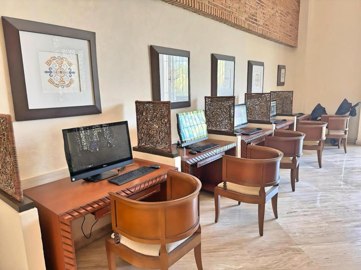 Apartment Beachfront With 3 Pools Gym Kids Club And Tennis Puerto Vallarta