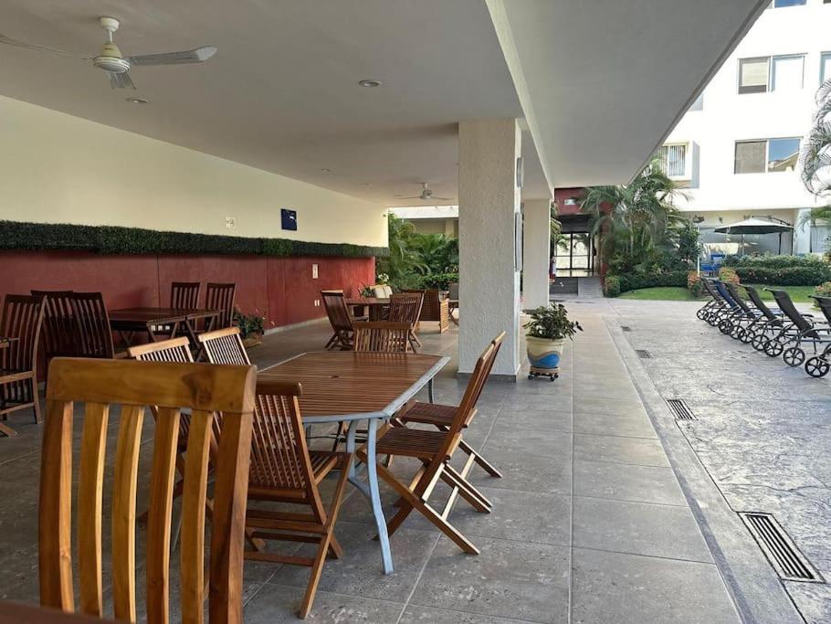 2br In Excellent Location Next To The Apartment *