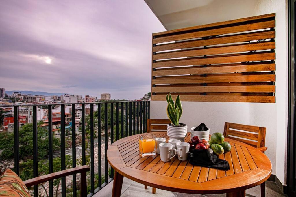 Apartamento Oasis - Downtown Malecon, With City, Ocean & Mountain Views *