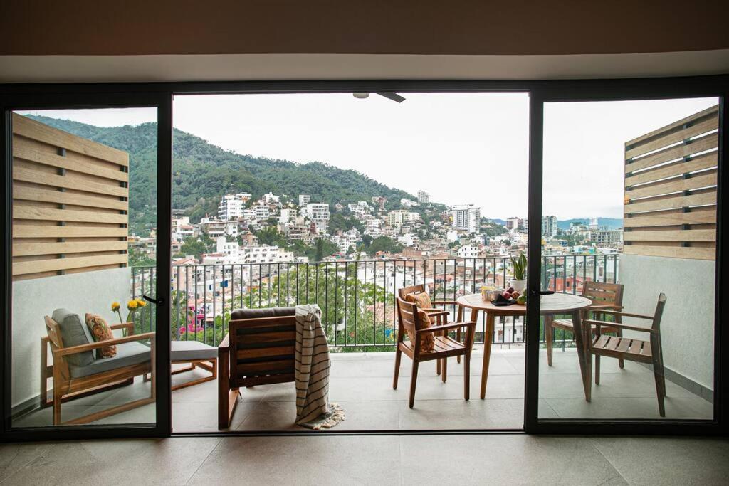 Oasis - Downtown Malecon, With City, Ocean & Mountain Views Apartamento