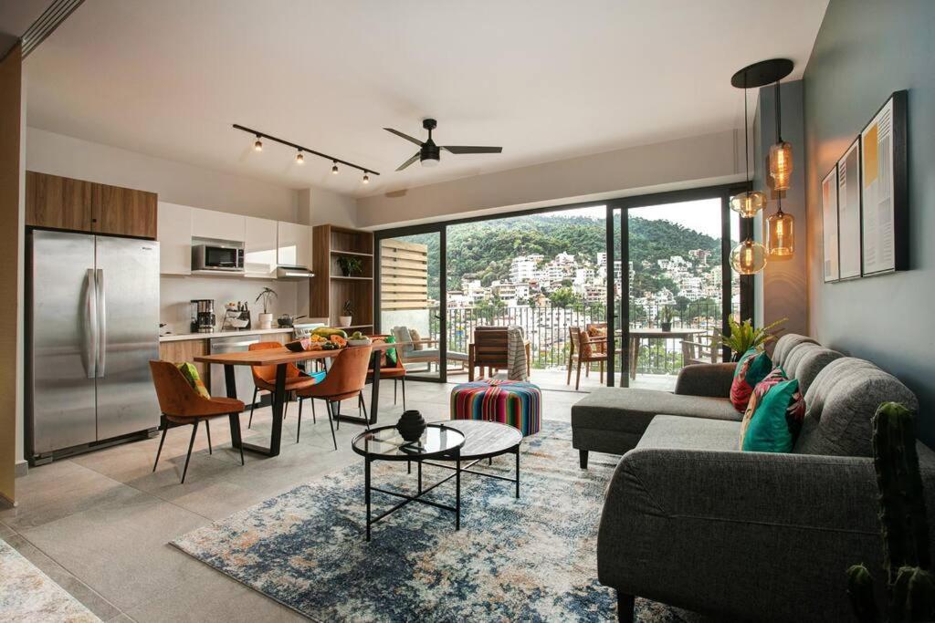 Oasis - Downtown Malecon, With City, Ocean & Mountain Views *