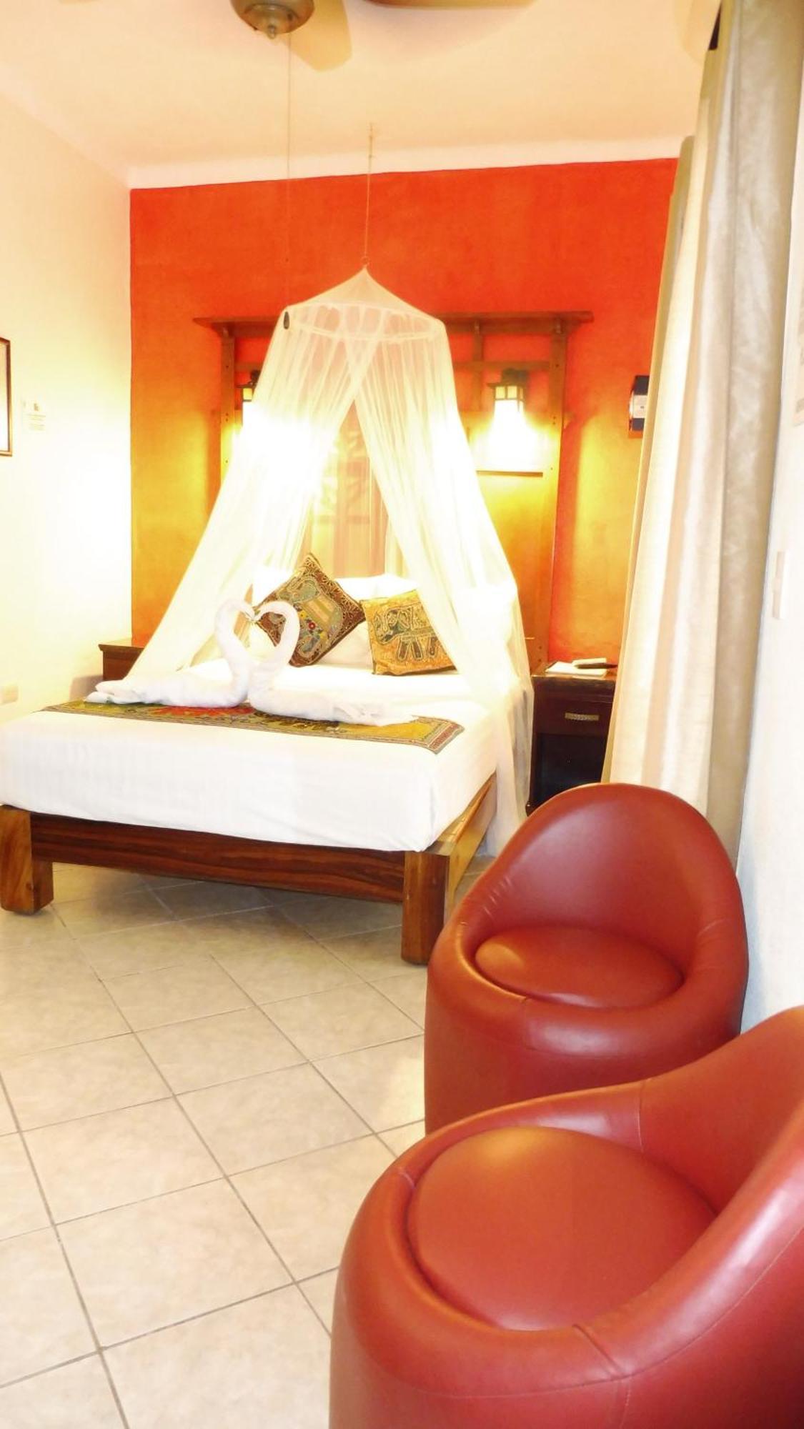 Casa Adriana Inn *