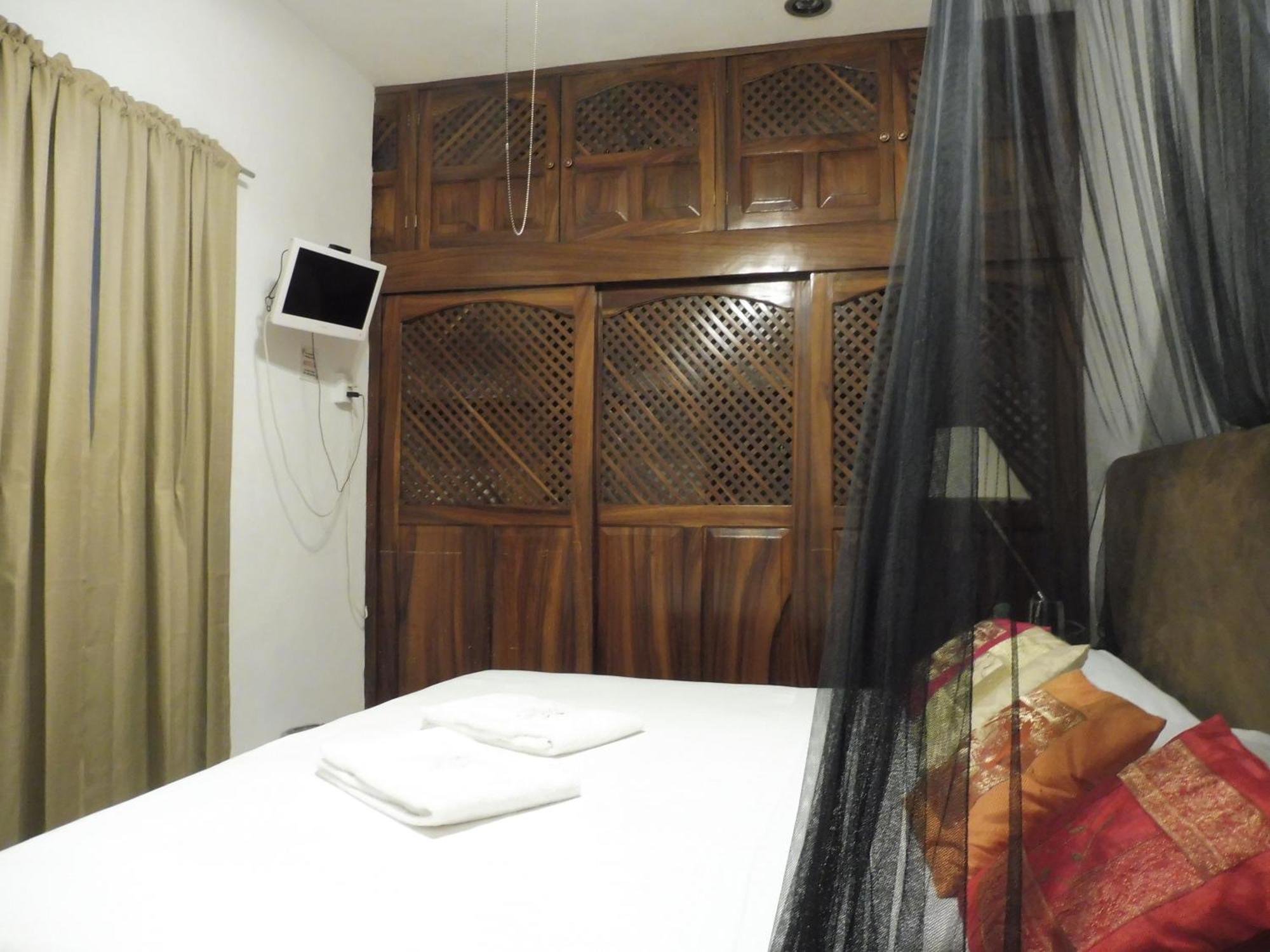 Casa Adriana Inn *