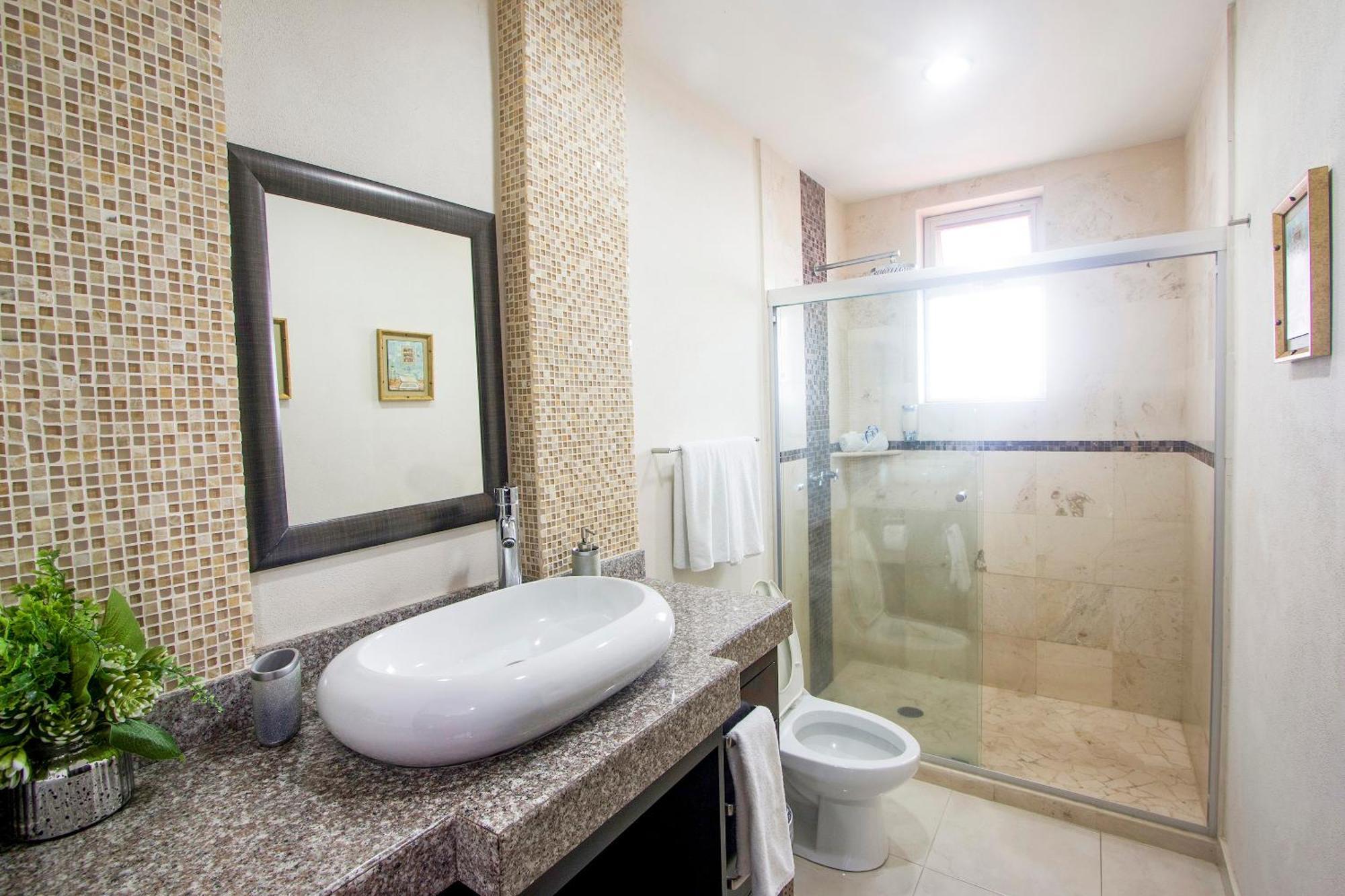 Apartments, 10min Drive, Shared Pool And Bbq