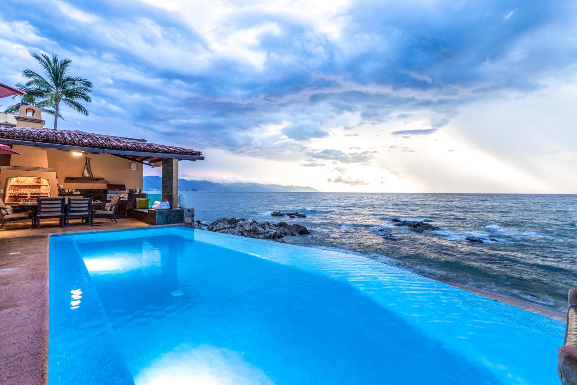 Villa Beachfront Sagitario In Puerto Vallarta! *
