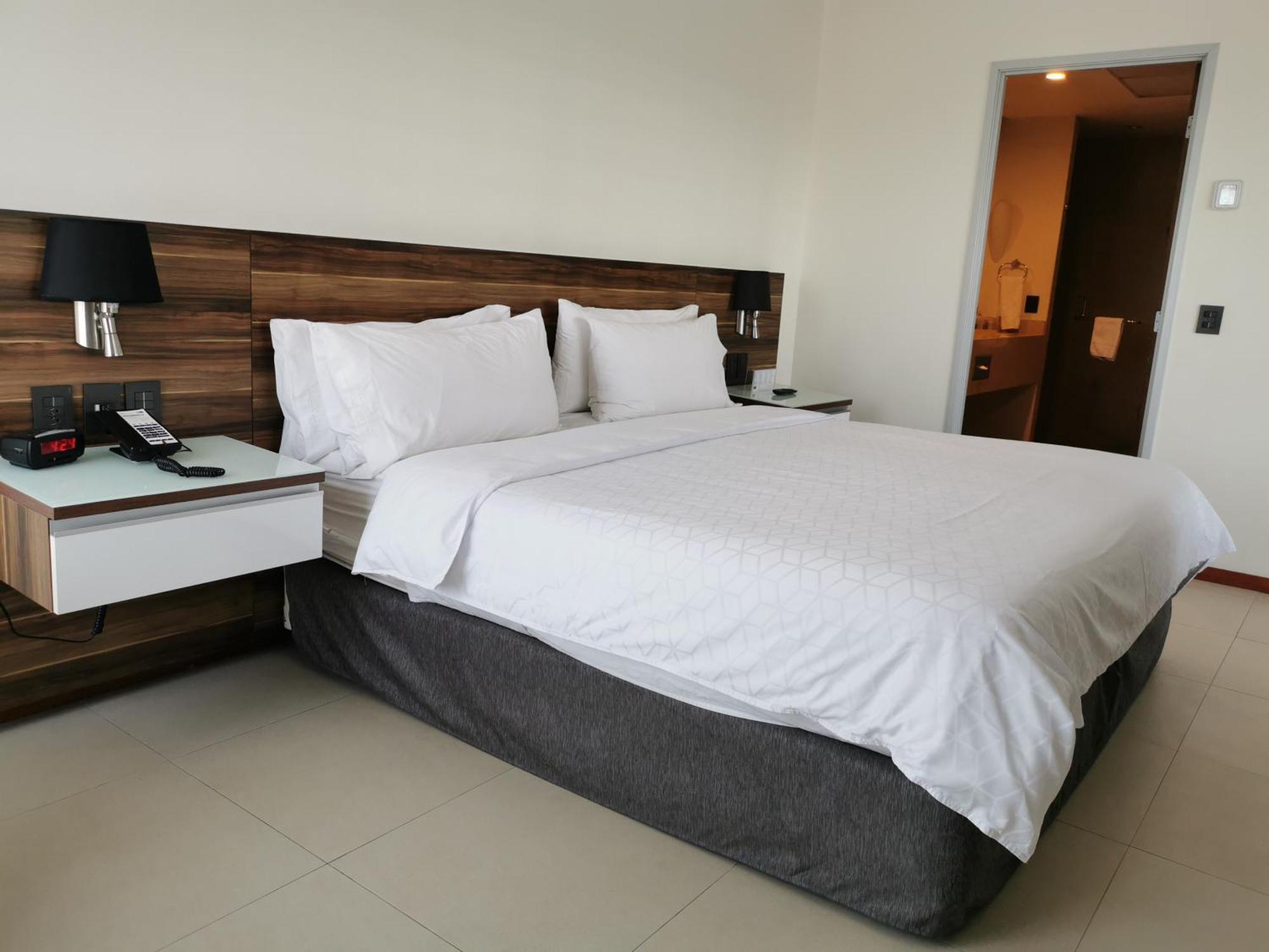 Express By Ihg Hotel