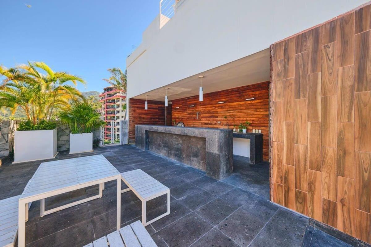 Breathtaking 3br W/ Private Jacuzzi - Pool Apartment *