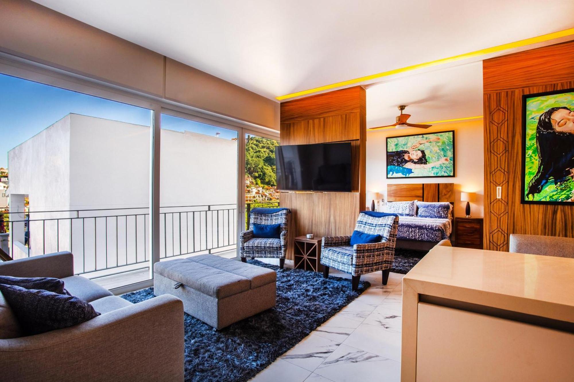 2 Bedroom Romantic Zone With Pool, Gym Holiday home Puerto Vallarta