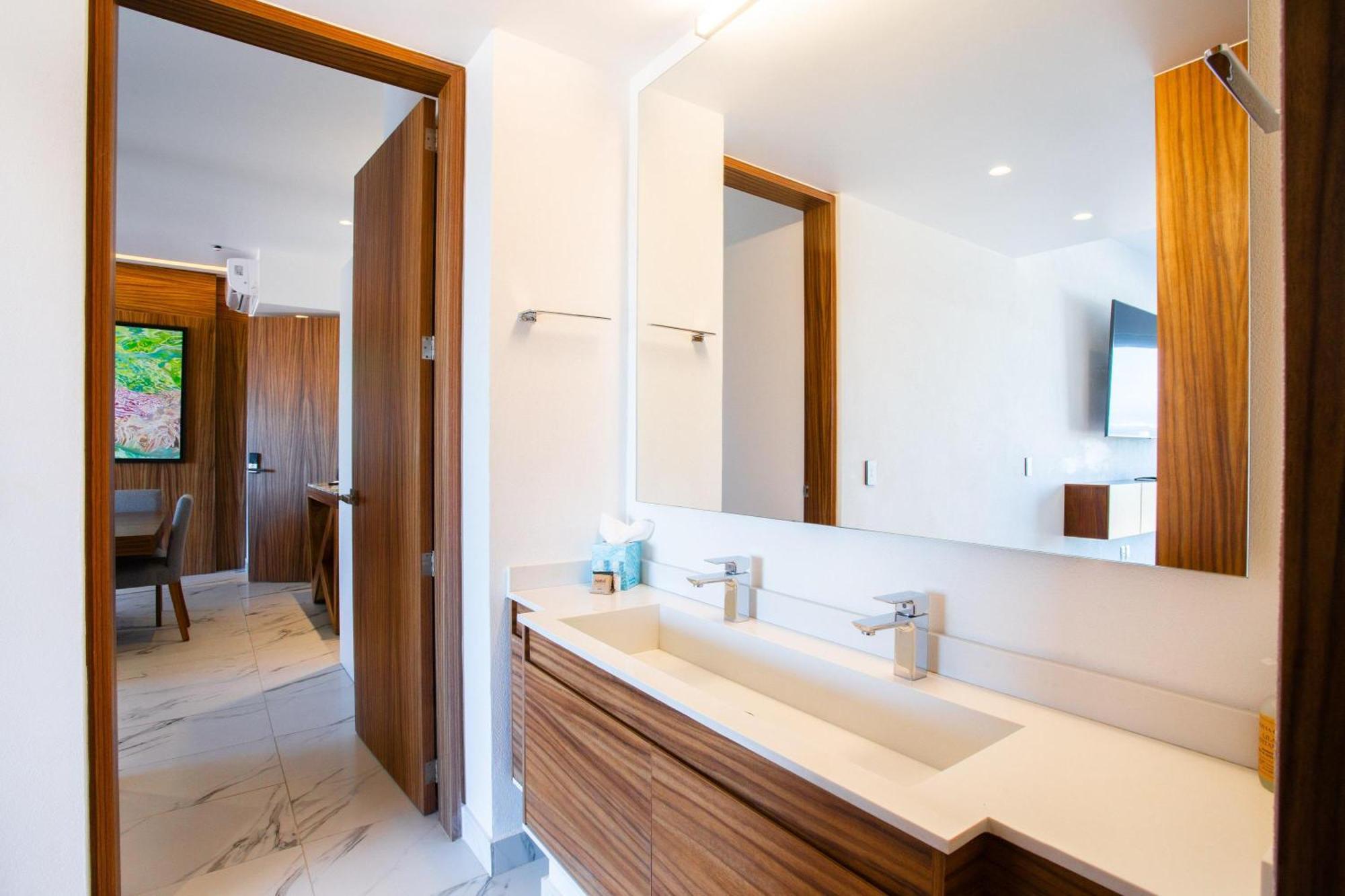 2 Bedroom Romantic Zone With Pool, Gym *