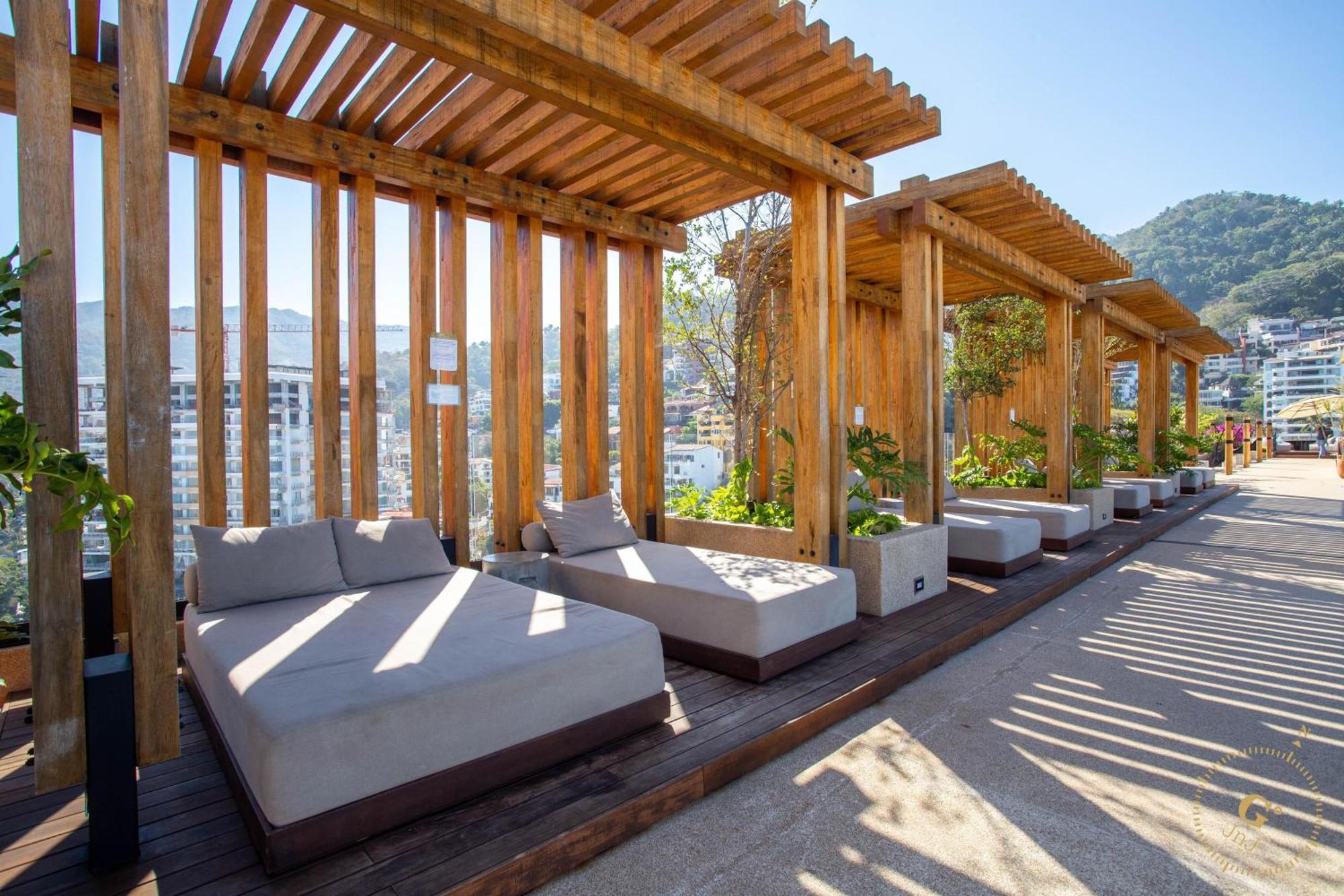 1 Bedroom Romantic Zone, Rooftop Pool & Parking Holiday home *