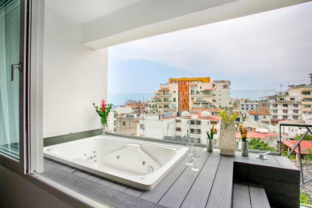 Dterrace Luxe 2bd 2ba Romantic Zone Muertos And Pier * Puerto Vallarta