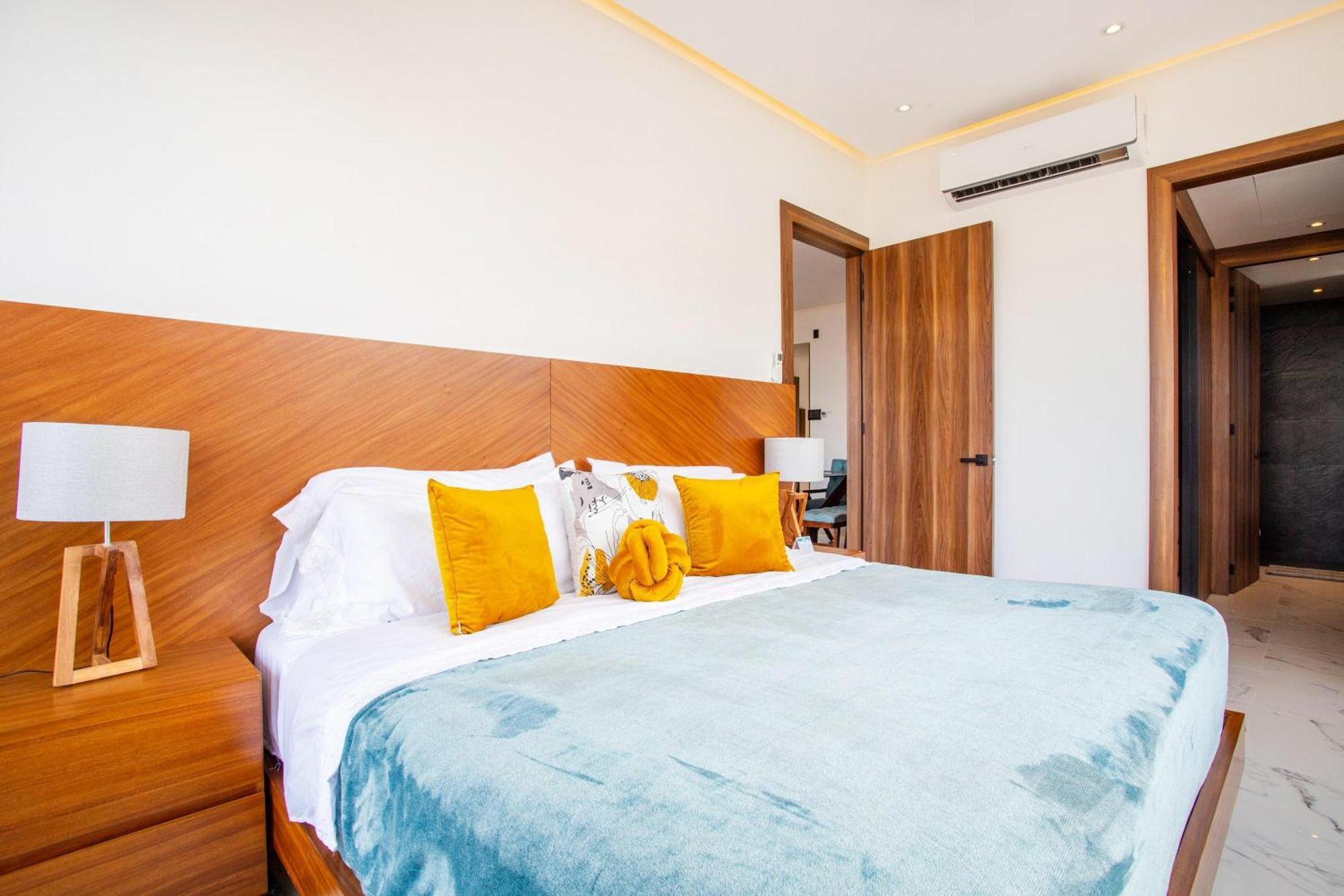 Lounge On Big Balcony, Pool And Gym Puerto Vallarta