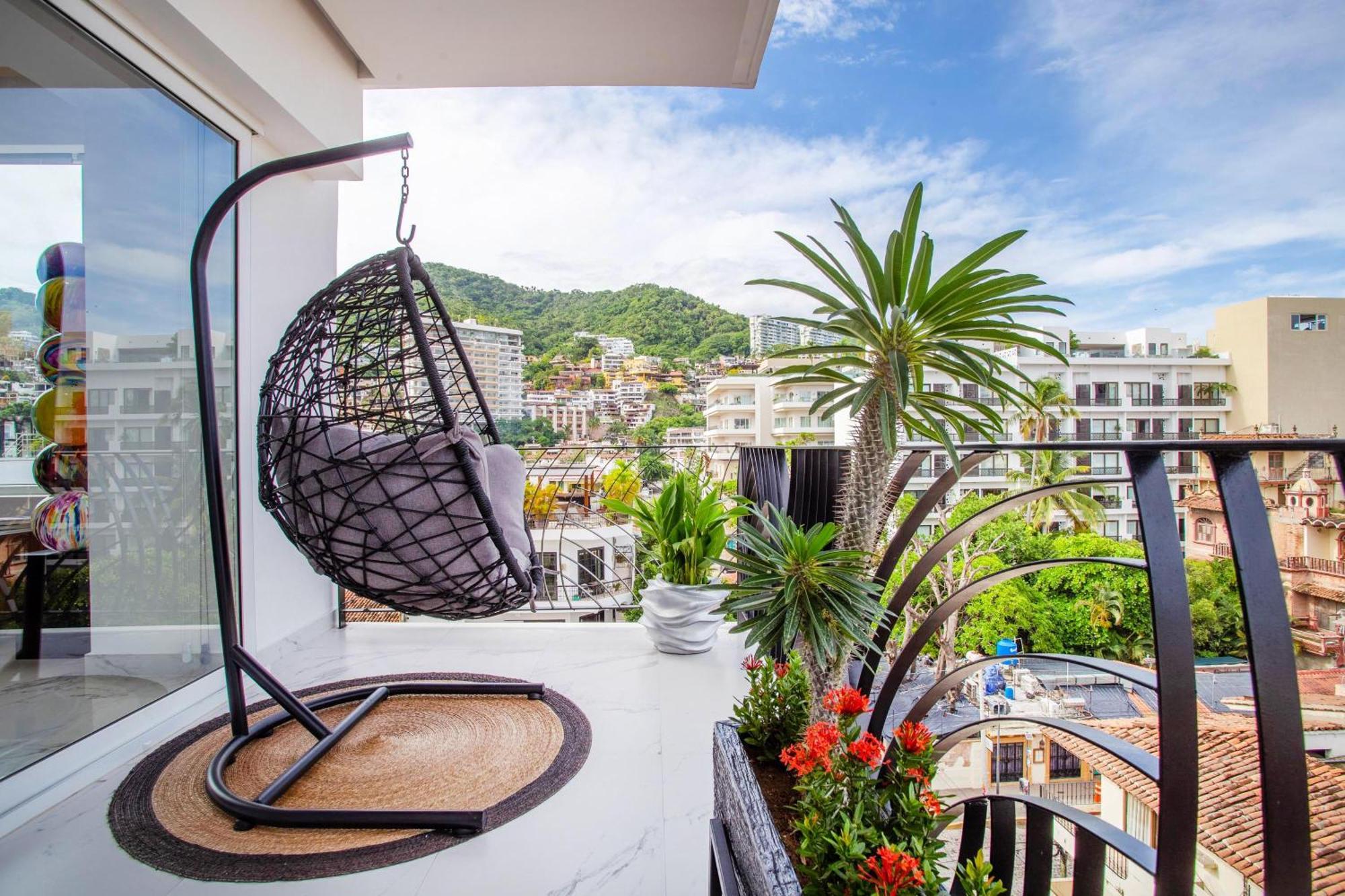 Lounge On Big Balcony, Pool And Gym * Puerto Vallarta