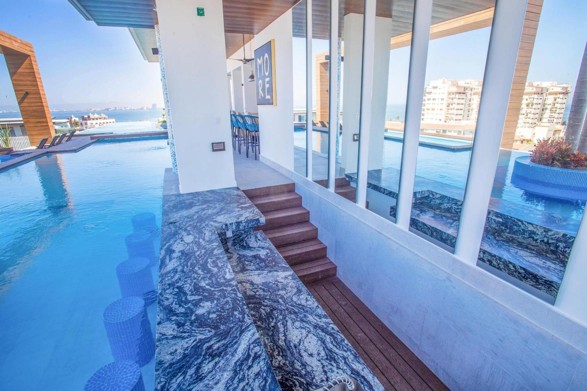 Lounge On Big Balcony, Pool And Gym Holiday home