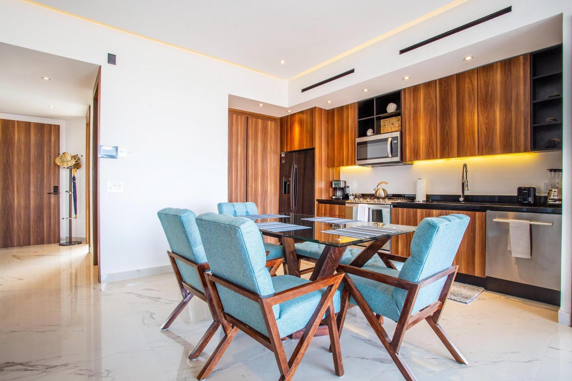 Lounge On Big Balcony, Pool And Gym Holiday home *