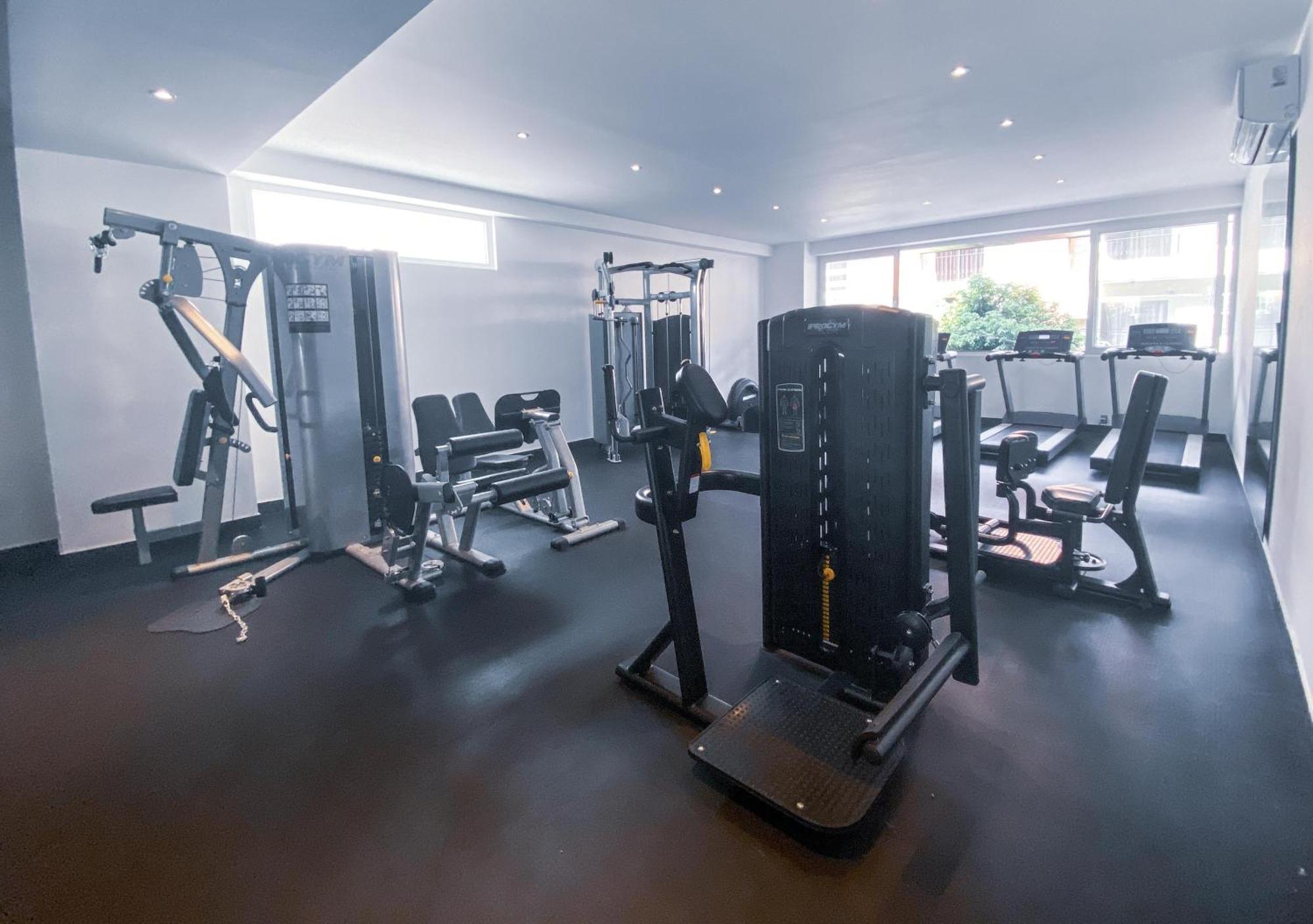 Lounge On Big Balcony, Pool And Gym Puerto Vallarta