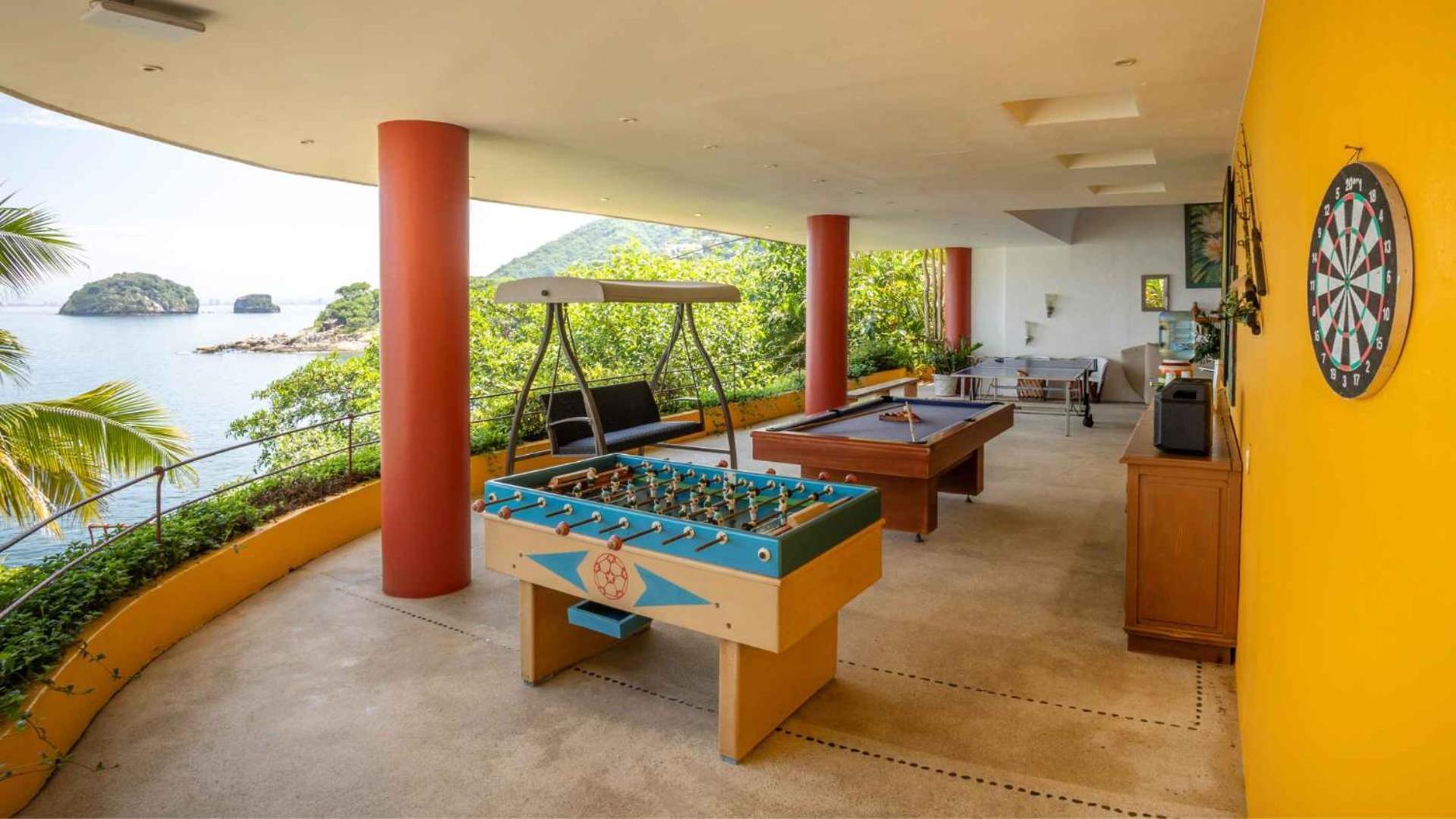 Oceanfront 15 Bedroom For 28 Guests Villa