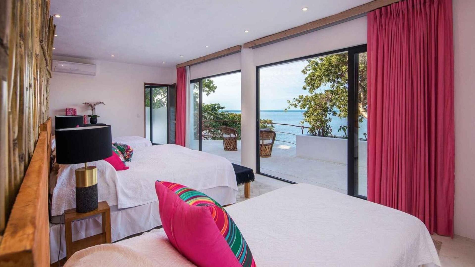 Villa Oceanfront 15 Bedroom For 28 Guests