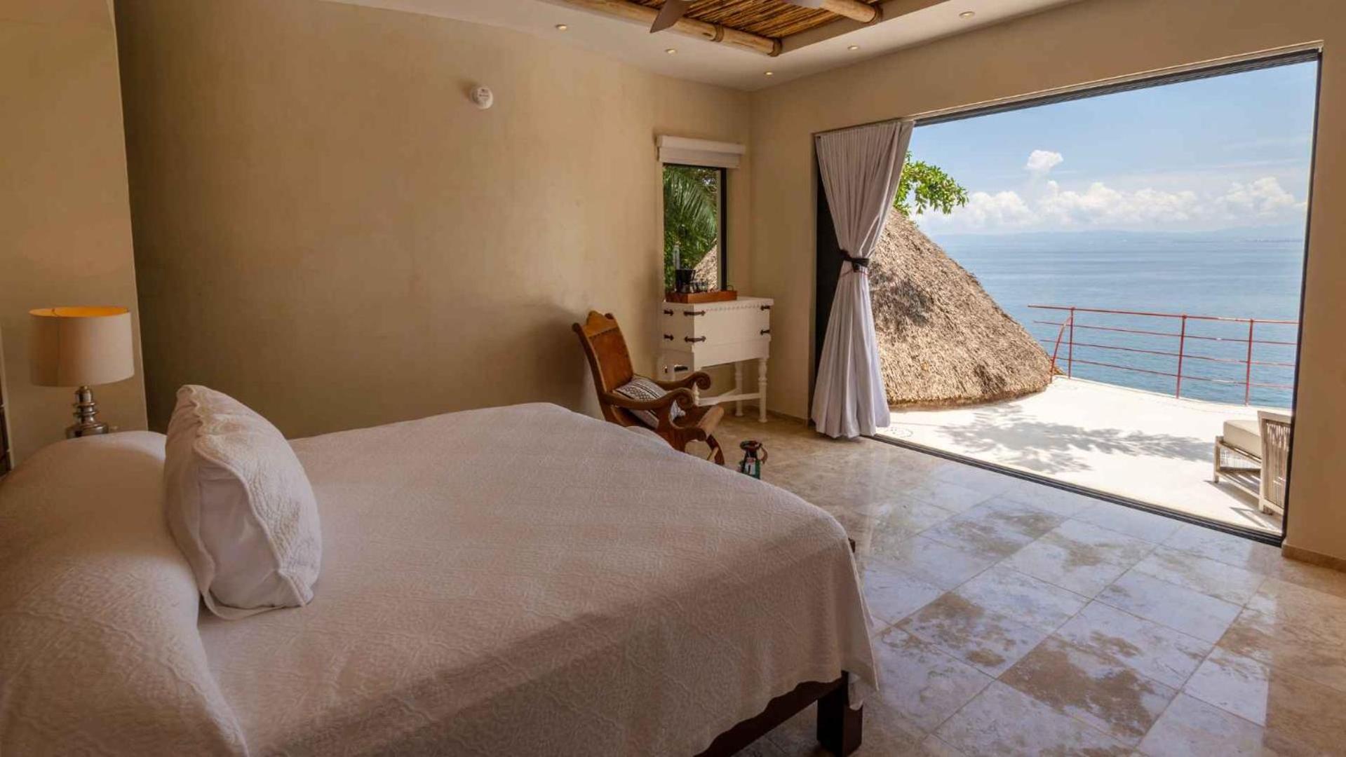 Villa Oceanfront 15 Bedroom For 28 Guests *