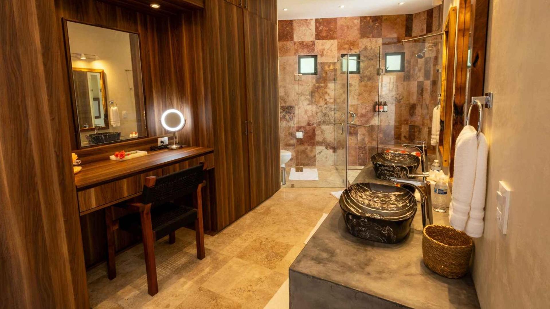 Villa Oceanfront 15 Bedroom For 28 Guests