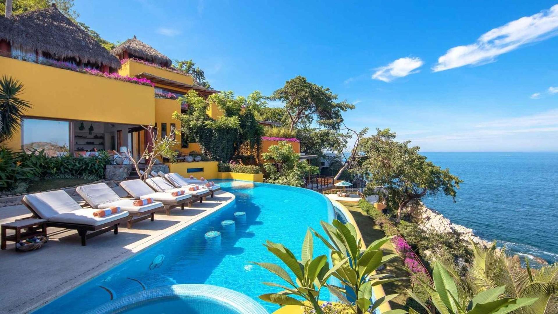 Oceanfront 15 Bedroom For 28 Guests