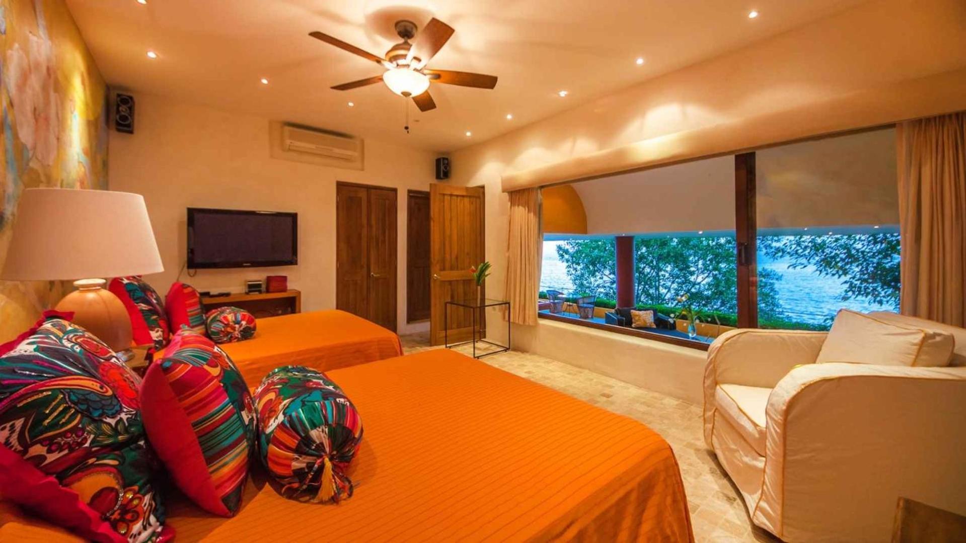 Oceanfront 15 Bedroom For 28 Guests Villa *