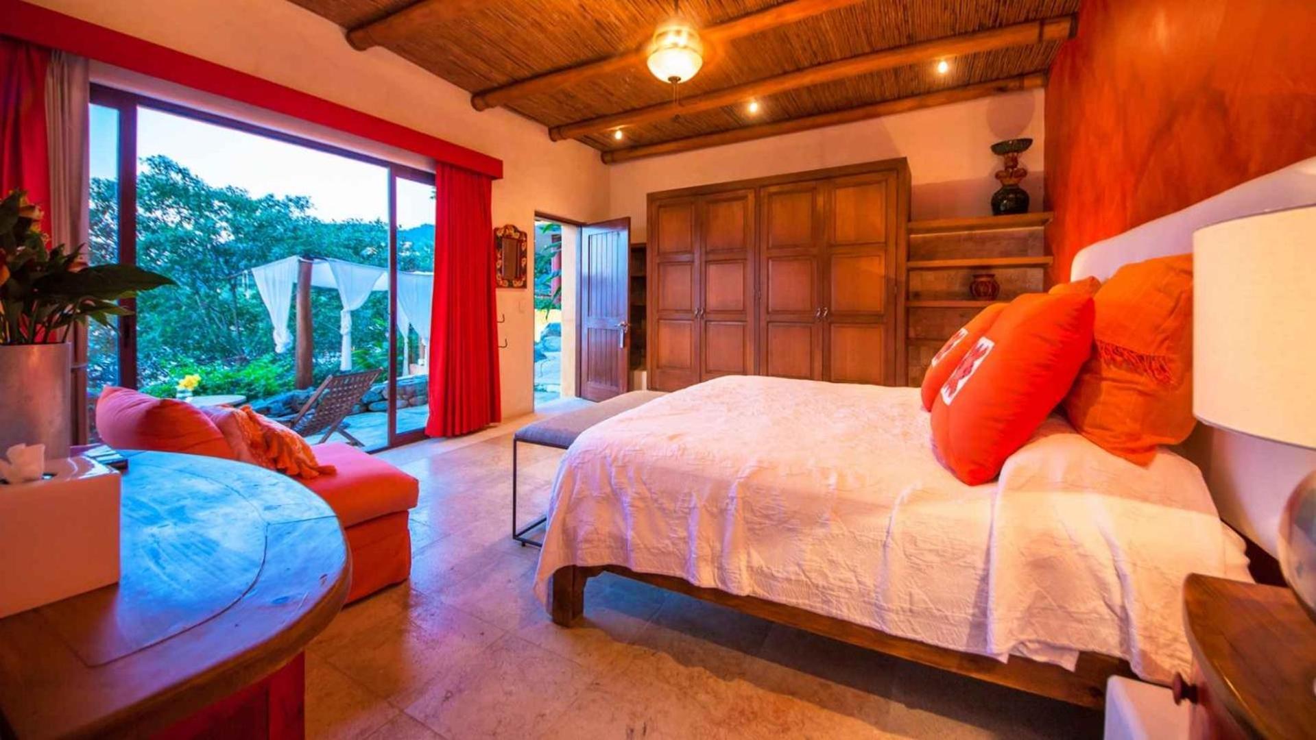 Oceanfront 15 Bedroom For 28 Guests Villa *
