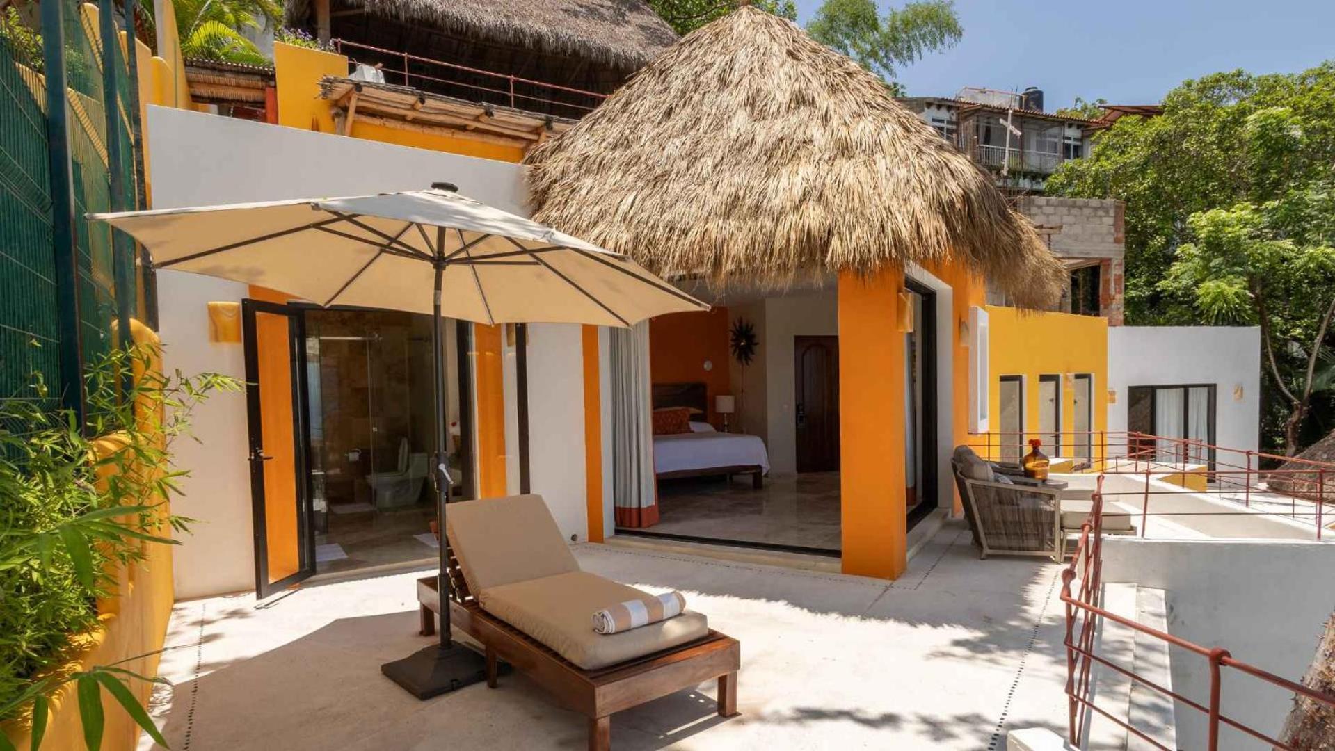 Oceanfront 15 Bedroom For 28 Guests *