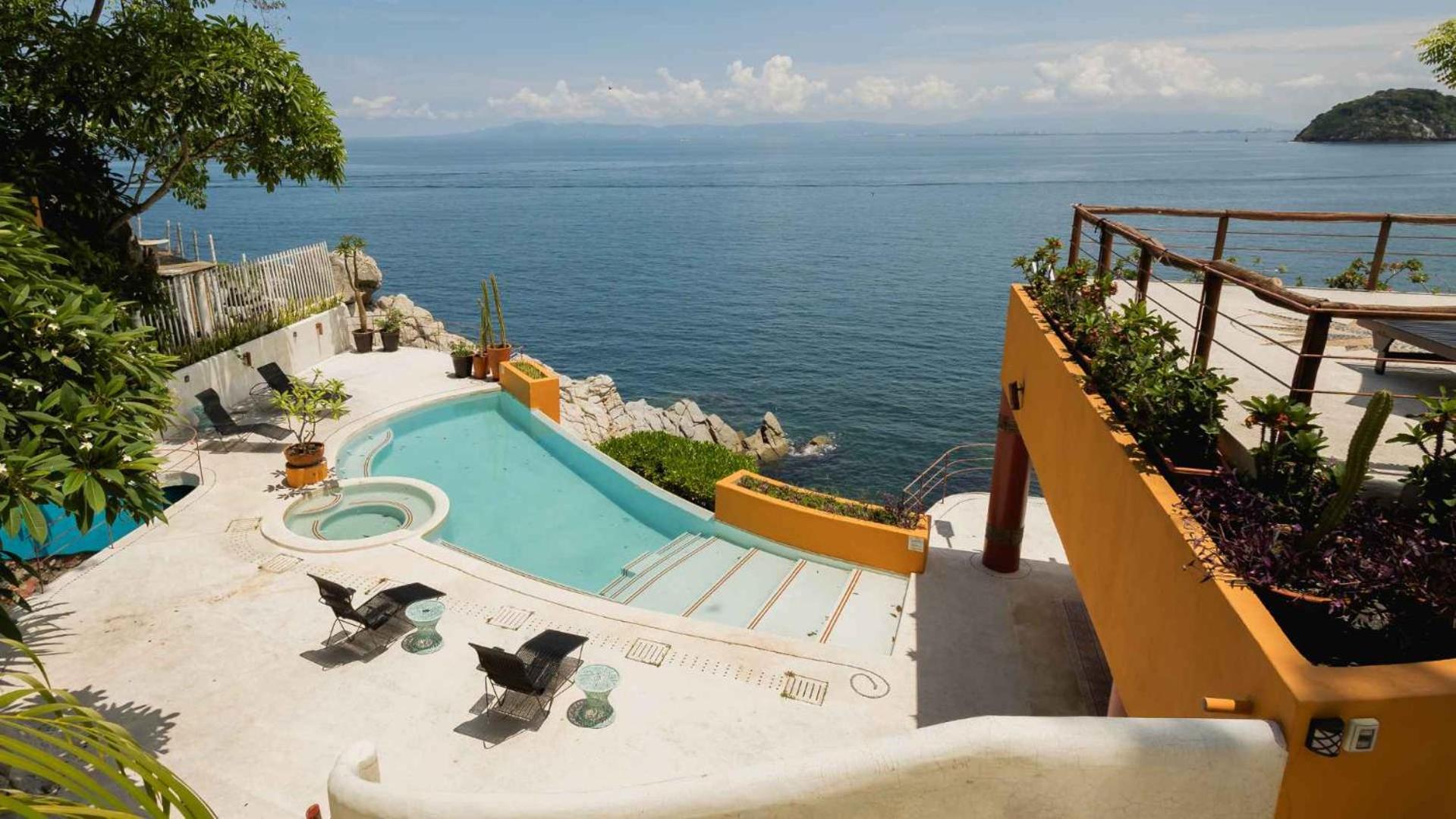 Oceanfront 15 Bedroom For 28 Guests