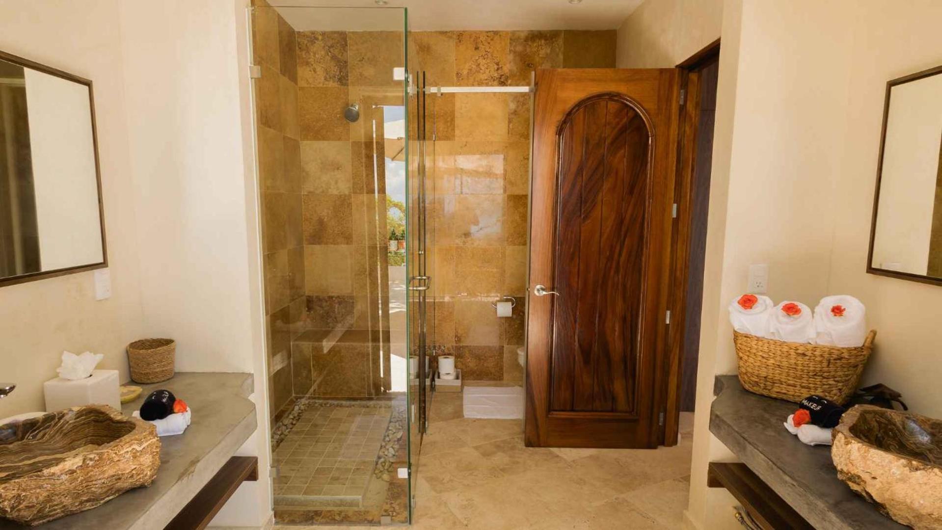 Villa Oceanfront 15 Bedroom For 28 Guests
