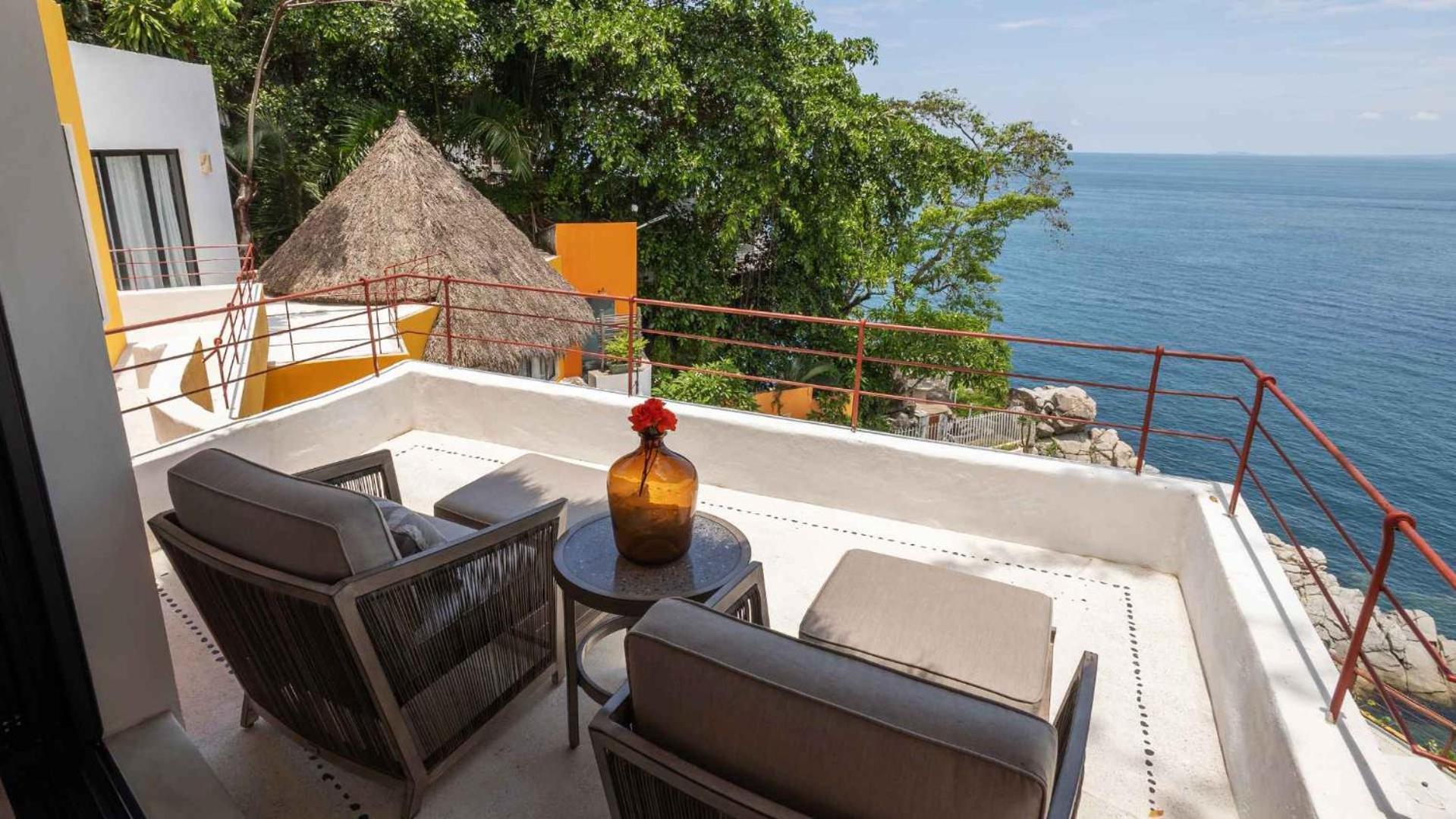 Oceanfront 15 Bedroom For 28 Guests