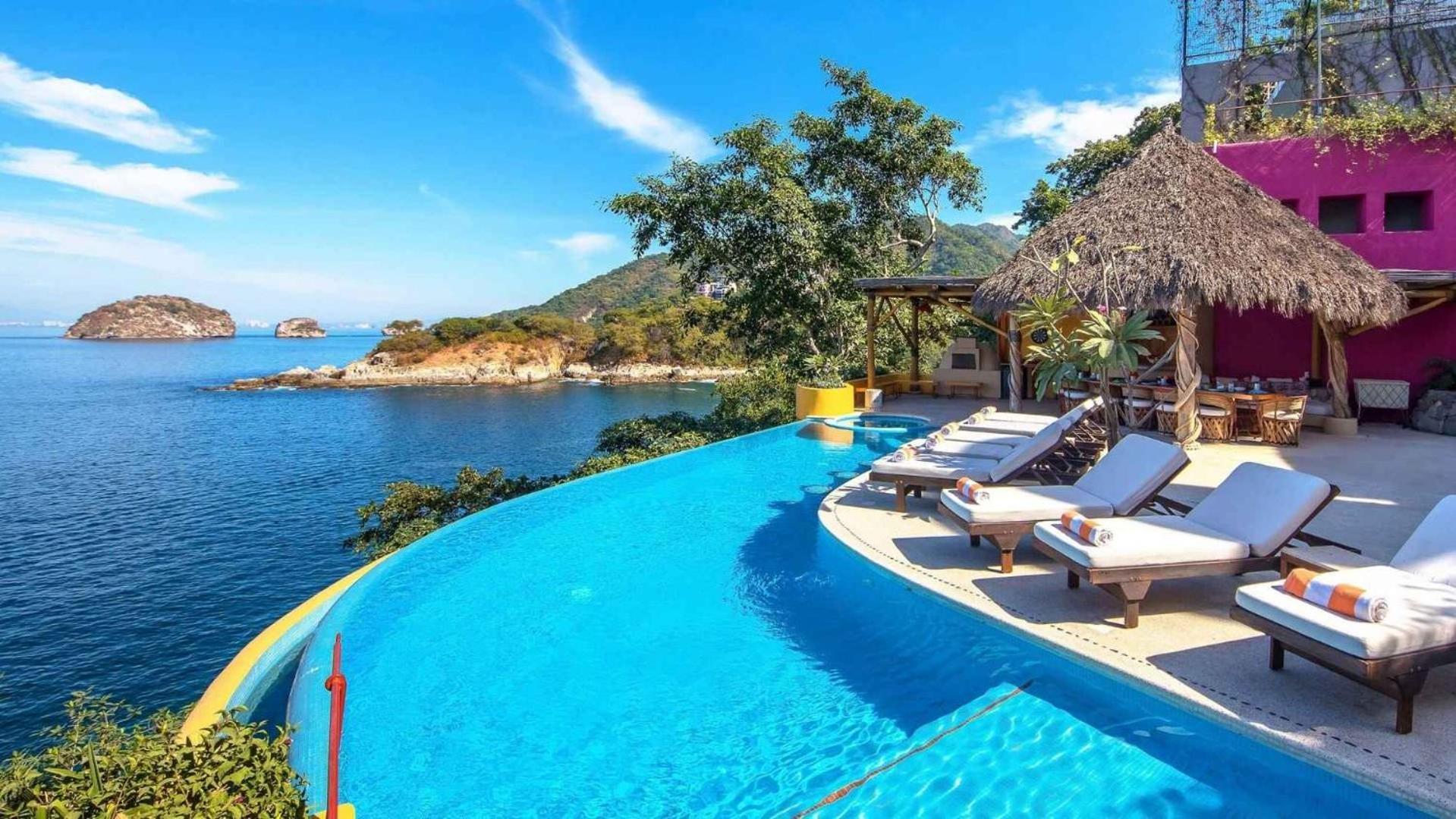 Oceanfront 15 Bedroom For 28 Guests *