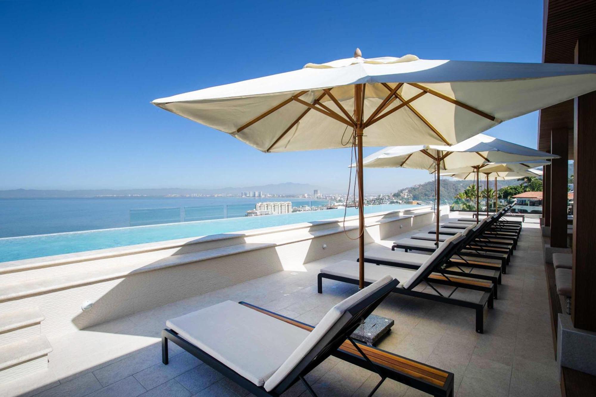 Ocean View 2bd Retreat With Pool *