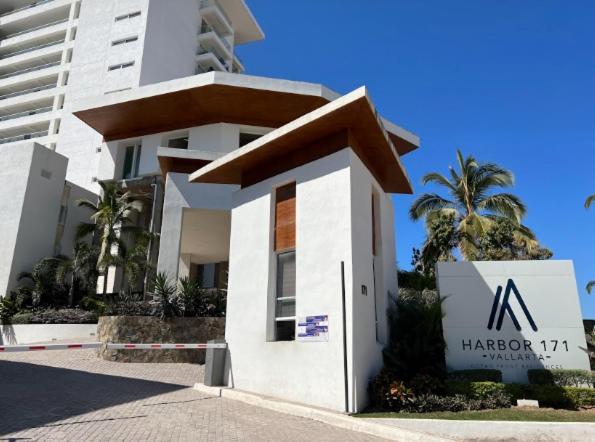 Beachfront X-large Corner Unit-2 Bdr- Ocean View Holiday home
