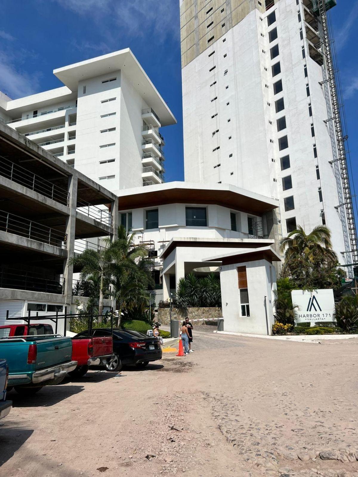 Beachfront X-large Corner Unit-2 Bdr- Ocean View