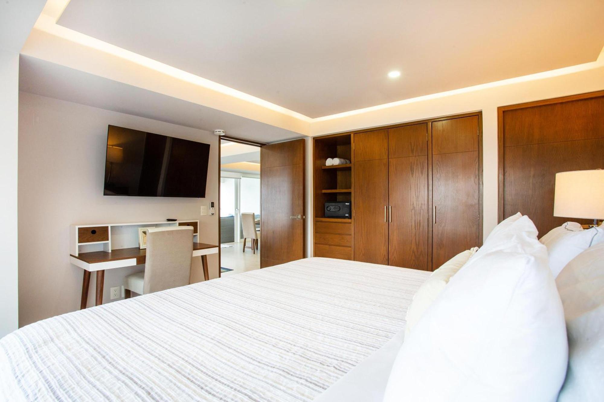 Beachfront X-large Corner Unit-2 Bdr- Ocean View Holiday home Puerto Vallarta