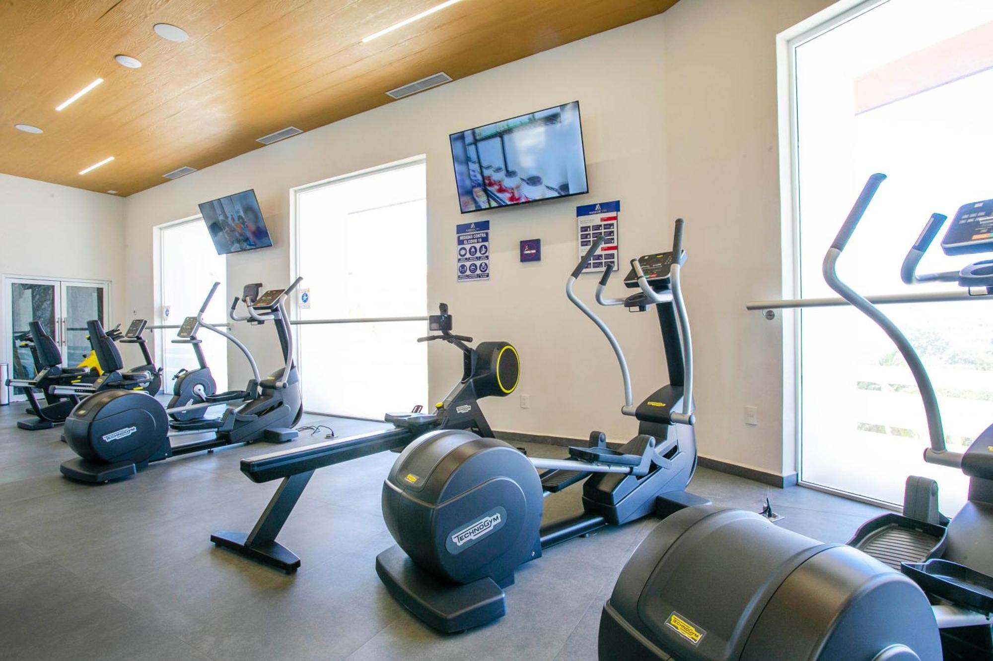 Beachfront X-large Corner Unit-2 Bdr- Ocean View Holiday home