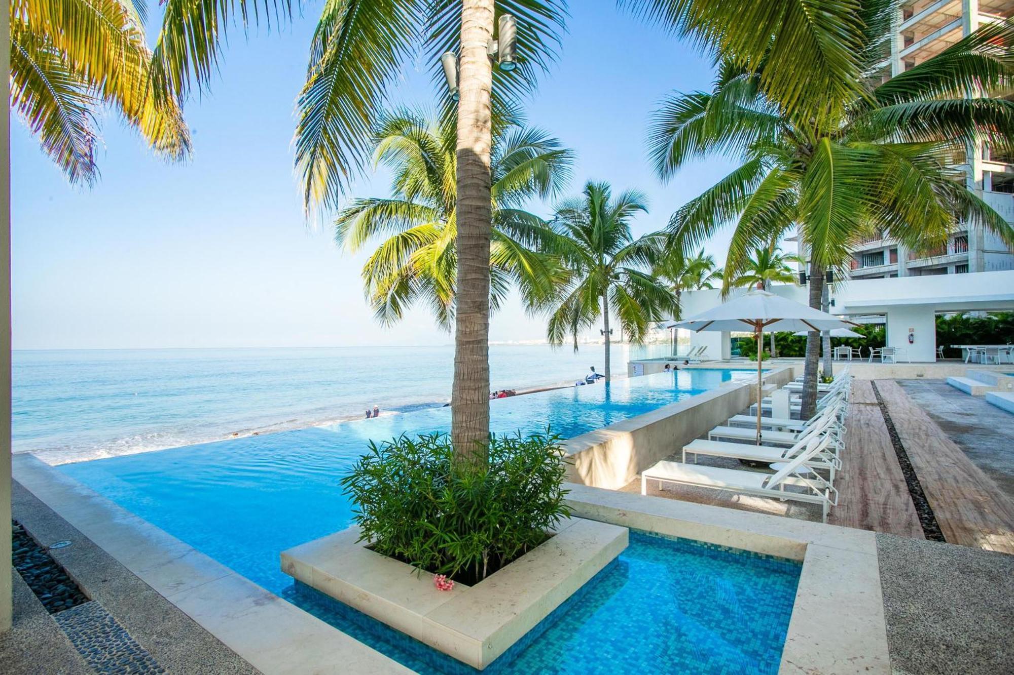Holiday home Beachfront X-large Corner Unit-2 Bdr- Ocean View *