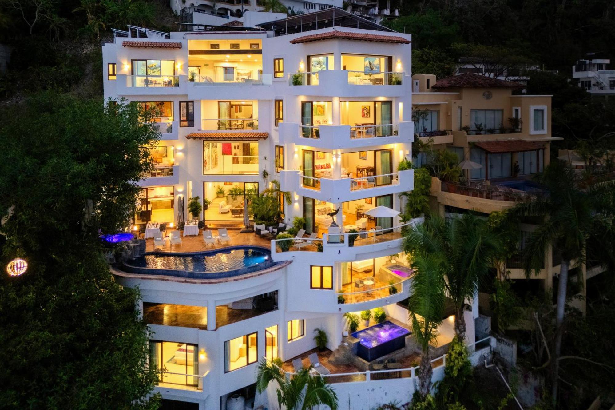 Divina Luxury Boutique - Adults Only