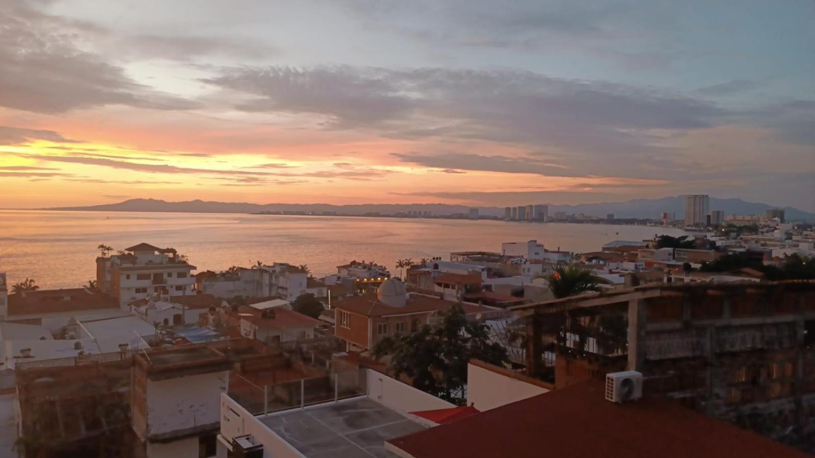 Con Terraza Y Privadas Vista Mar Cerca Malecon Puerto Vallarta