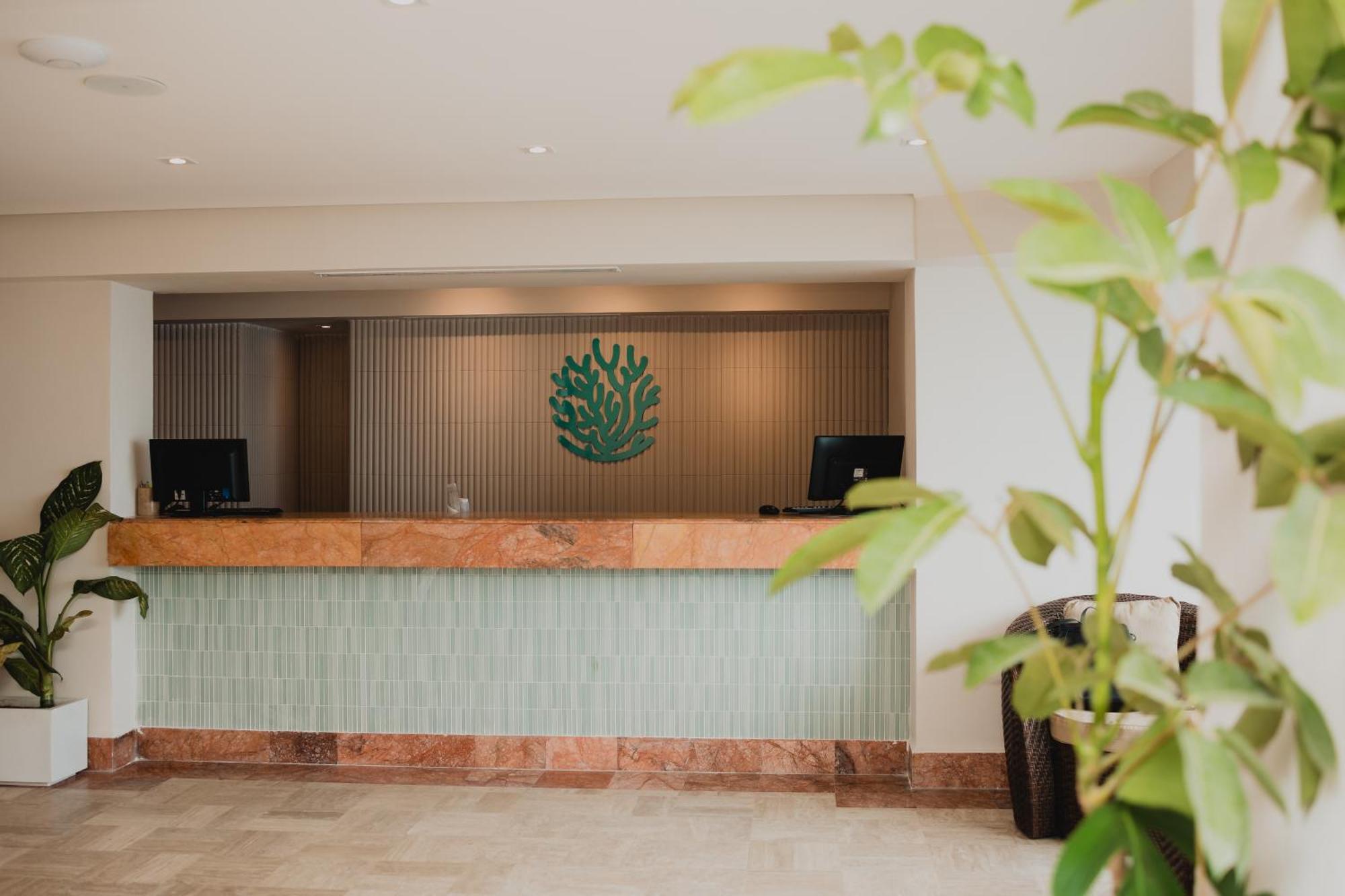 Costa Sur & Resort