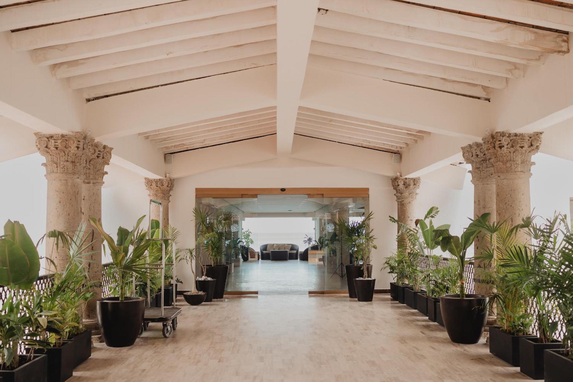 Resort Costa Sur &