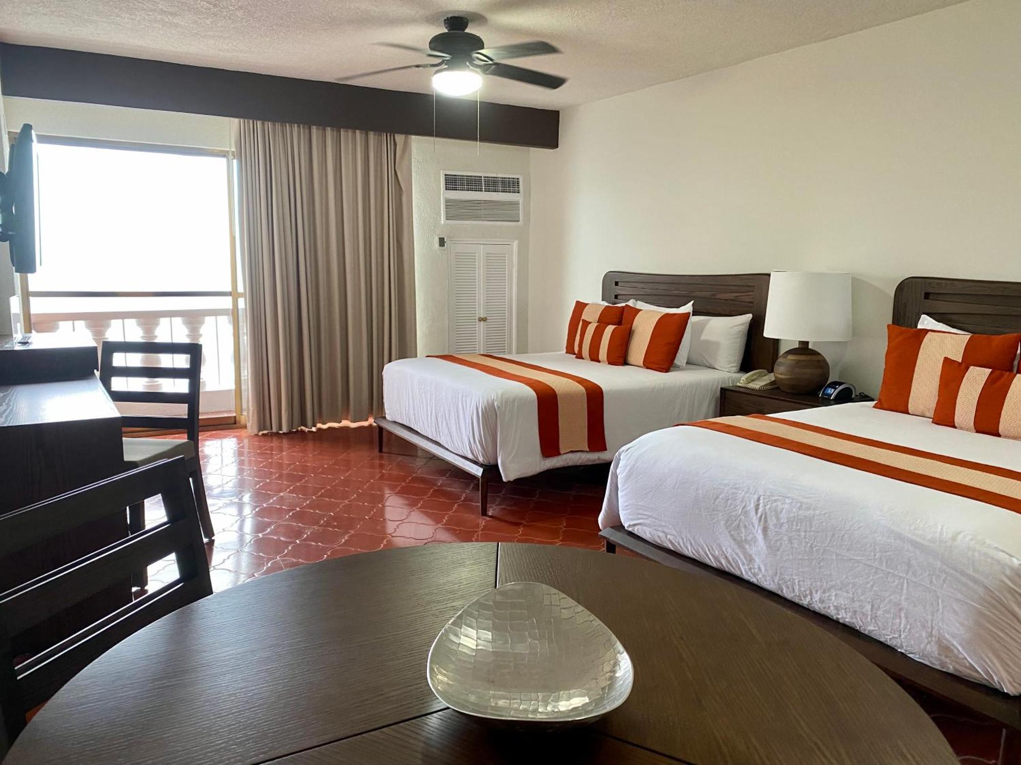 Costa Sur & Resort 4*