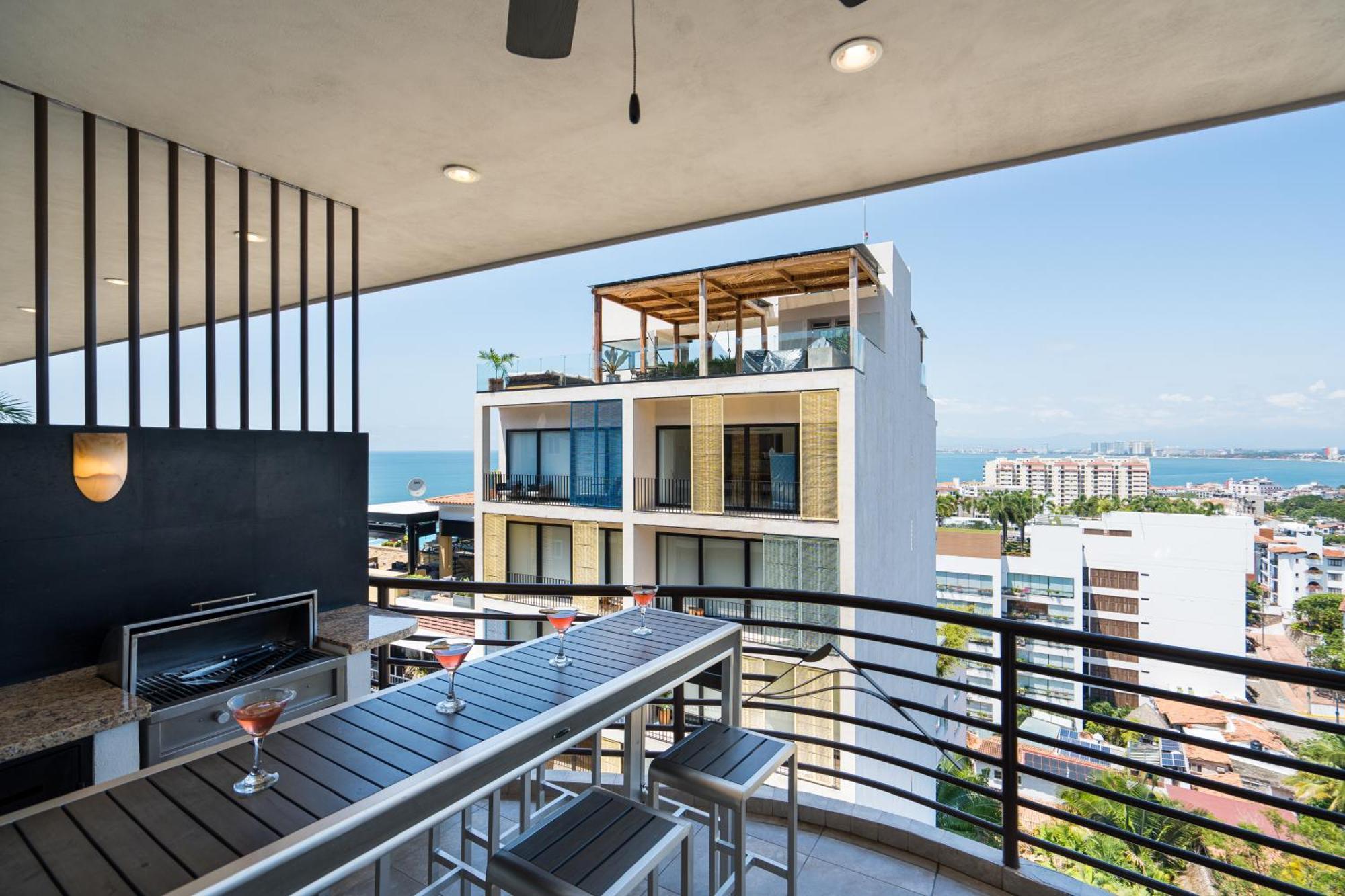 Pinnacle 180 Apartment