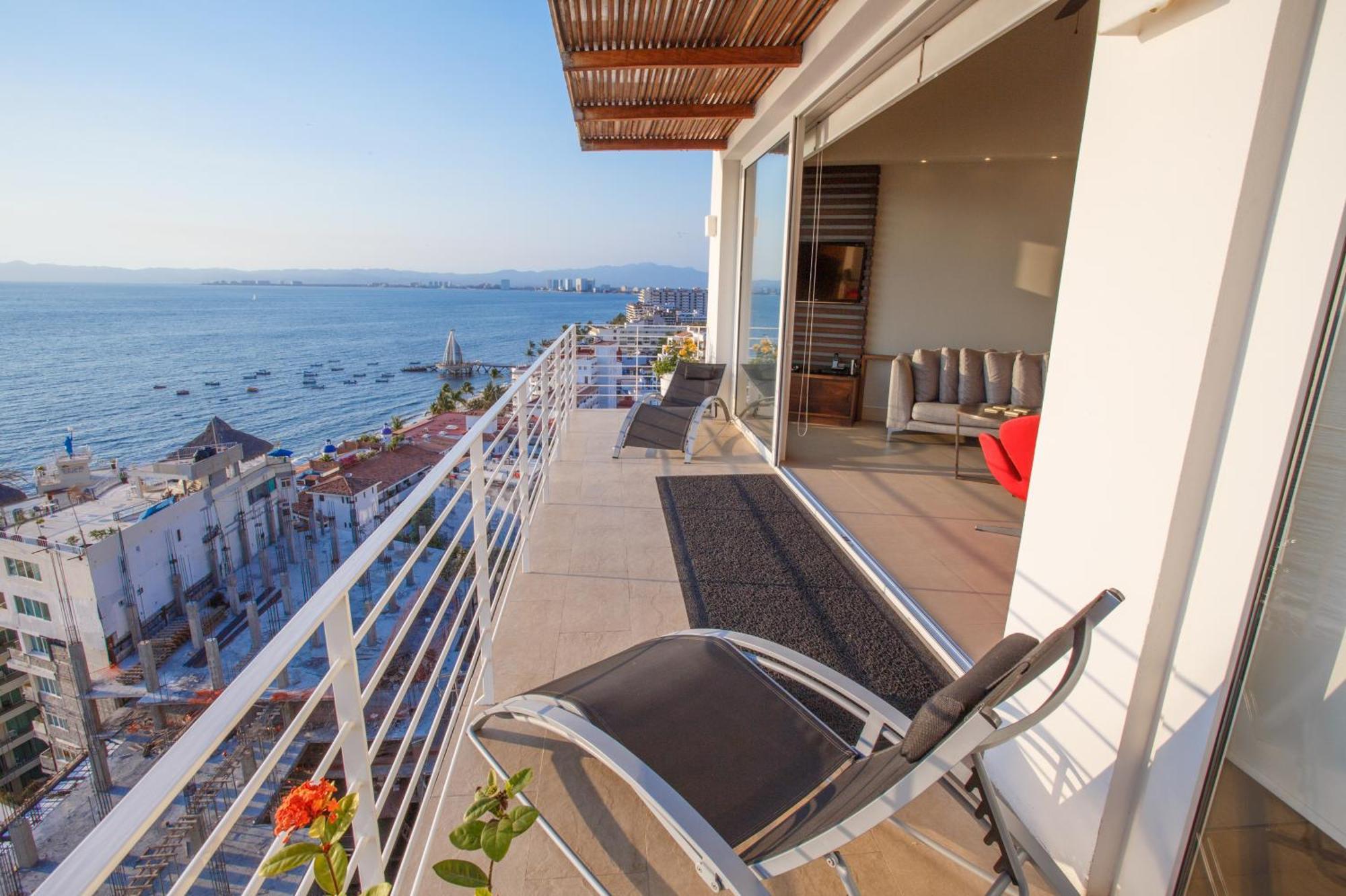 1 Bedroom Stunning View 1200 Sf Loft Penthouse With 2 Bathrooms