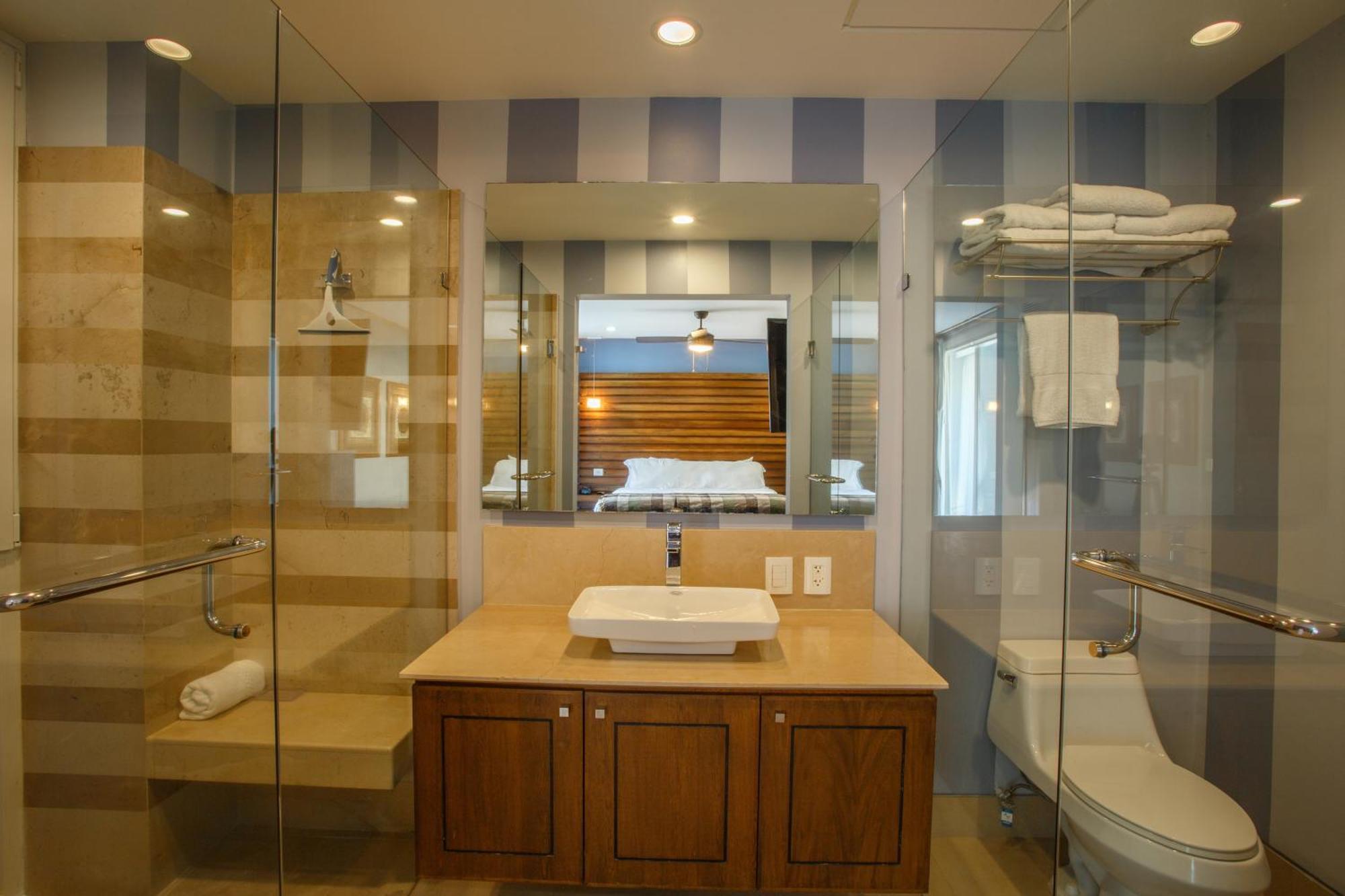 1 Bedroom Stunning View 1200 Sf Loft Penthouse With 2 Bathrooms